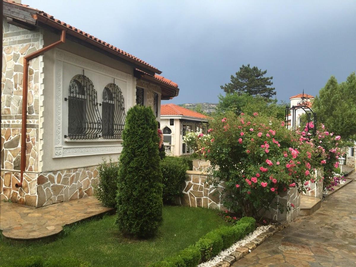 Villa St. Michael Madara Esterno foto